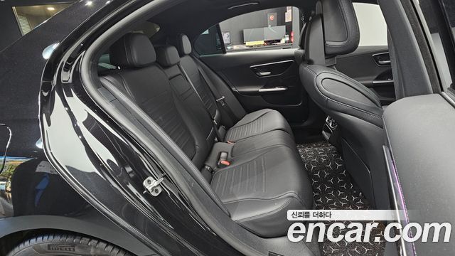 Mercedes-Benz C-Class 2024 — photo 17
