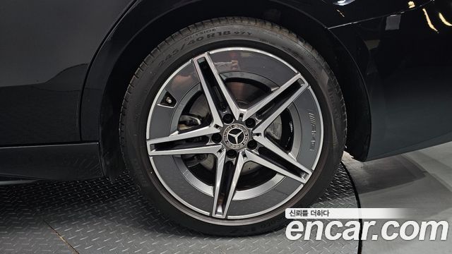 Mercedes-Benz C-Class 2024 — photo 7