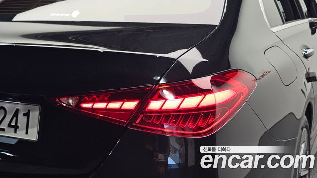 Mercedes-Benz C-Class 2024 — photo 9