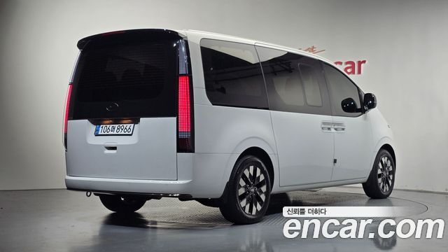 Hyundai Staria 2025 — photo 2