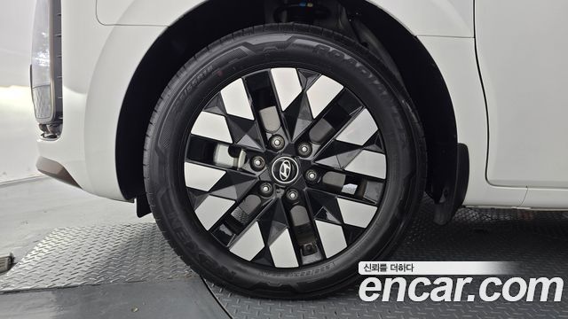 Hyundai Staria 2025 — photo 5