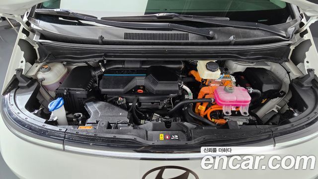 Hyundai Staria 2025 — photo 6