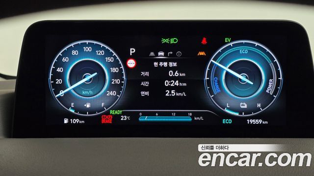 Hyundai Staria 2025 — photo 11