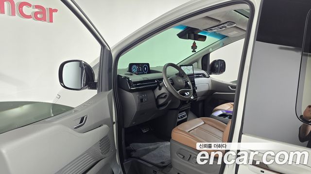 Hyundai Staria 2025 — photo 13