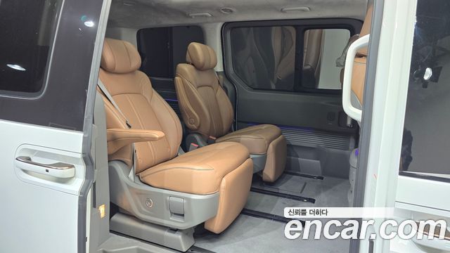 Hyundai Staria 2025 — photo 17