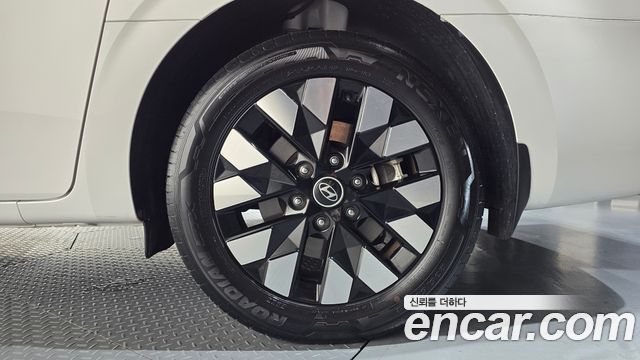 Hyundai Staria 2025 — photo 7
