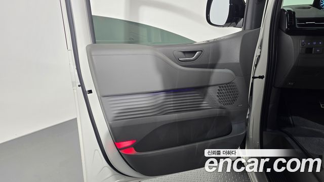 Hyundai Staria 2025 — photo 14