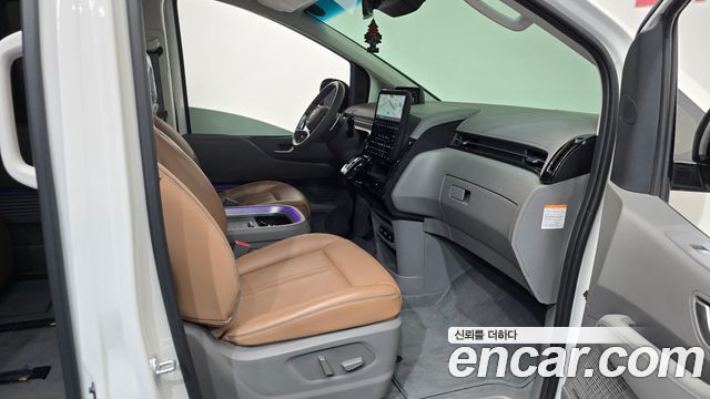 Hyundai Staria 2025 — photo 16