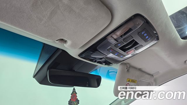 Hyundai Staria 2025 — photo 27