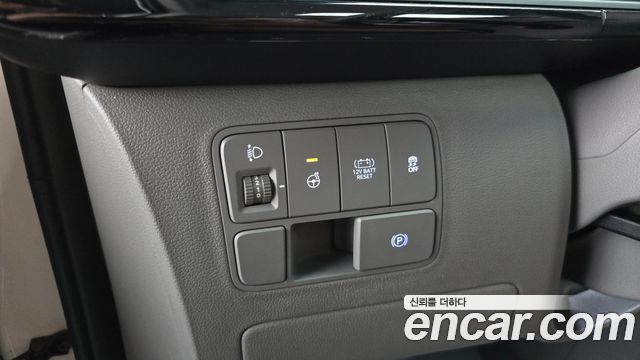 Hyundai Staria 2025 — photo 28