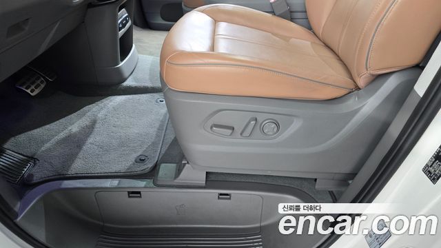 Hyundai Staria 2025 — photo 29