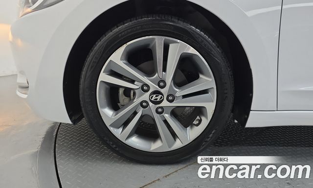Hyundai AVANTE 2018 — photo 5