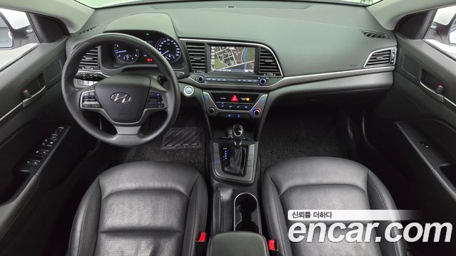 Hyundai AVANTE 2018 — photo 10
