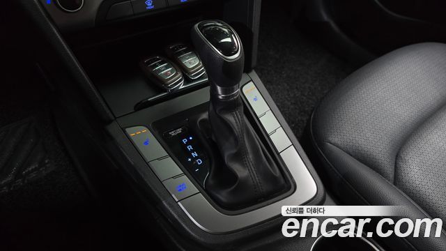 Hyundai AVANTE 2018 — photo 12