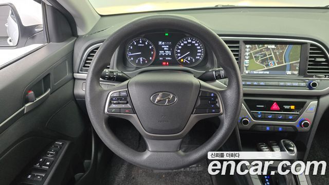 Hyundai AVANTE 2018 — photo 19