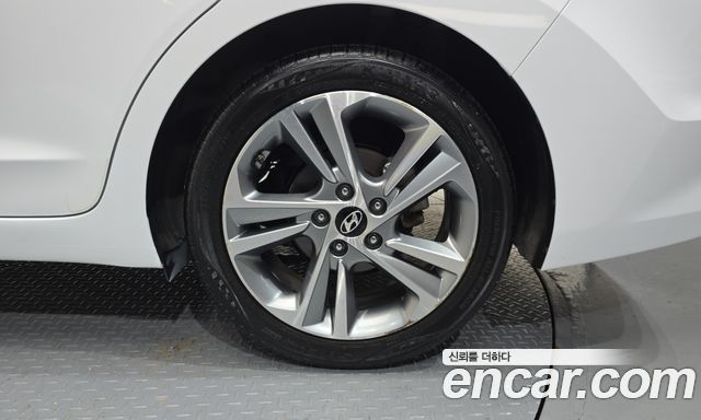 Hyundai AVANTE 2018 — photo 7