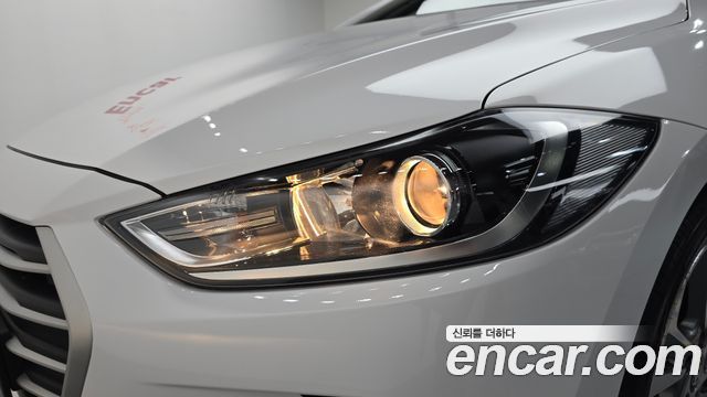 Hyundai AVANTE 2018 — photo 8