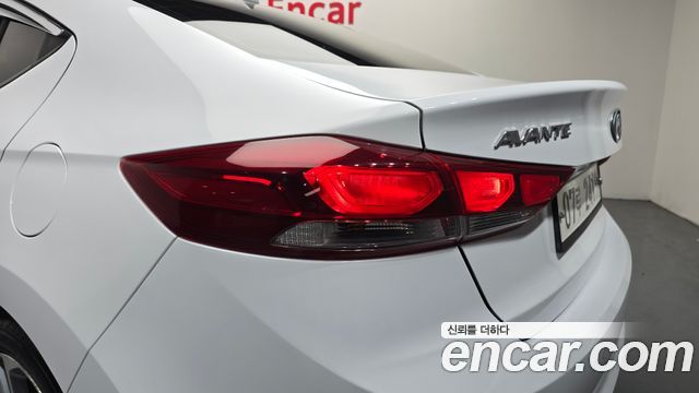Hyundai AVANTE 2018 — photo 9