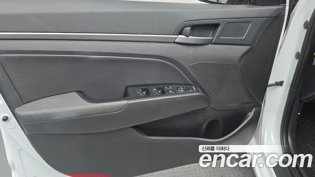 Hyundai AVANTE 2018 — photo 14