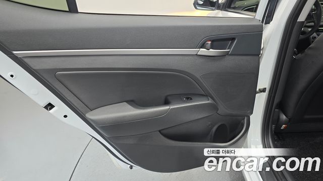 Hyundai AVANTE 2018 — photo 15