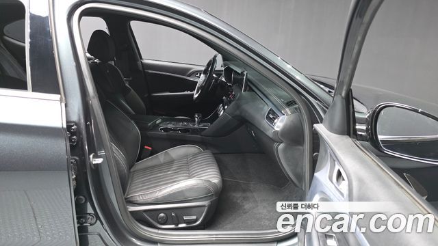 Genesis G70 2019 — photo 17
