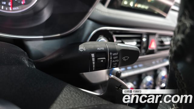 Genesis G70 2019 — photo 30