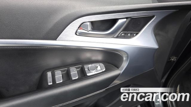 Genesis G70 2019 — photo 31