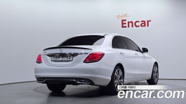 Mercedes-Benz C-Class 2018 — photo 2