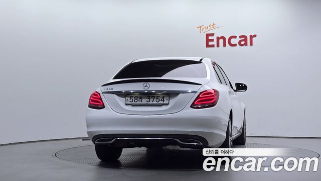 Mercedes-Benz C-Class 2018 — photo 4