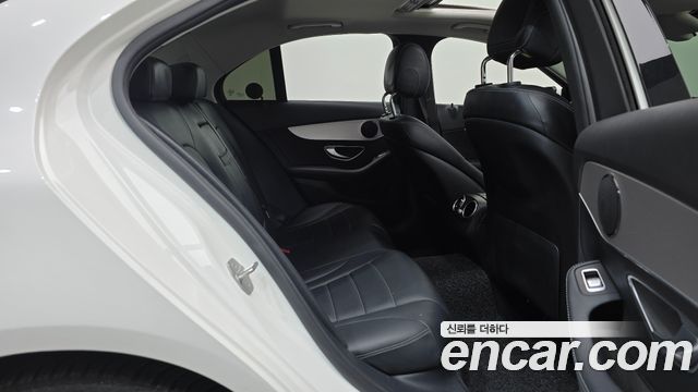 Mercedes-Benz C-Class 2018 — photo 11