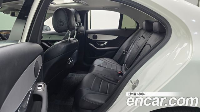 Mercedes-Benz C-Class 2018 — photo 12