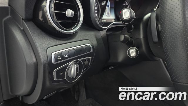 Mercedes-Benz C-Class 2018 — photo 17