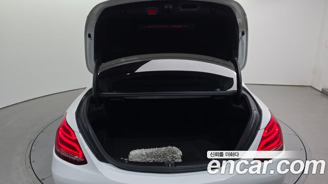 Mercedes-Benz C-Class 2018 — photo 20