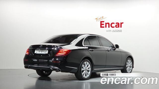 Mercedes-Benz E-Class 2018 — photo 2