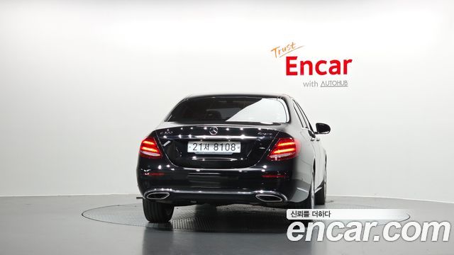 Mercedes-Benz E-Class 2018 — photo 4