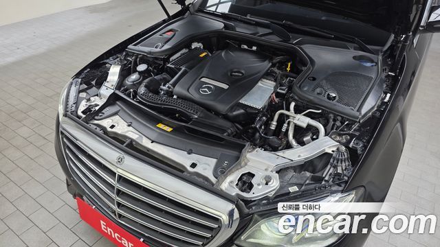 Mercedes-Benz E-Class 2018 — photo 6