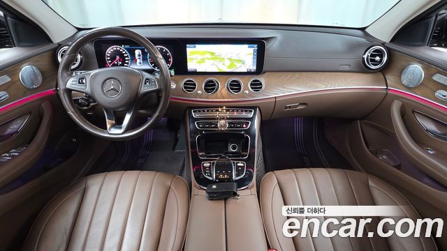 Mercedes-Benz E-Class 2018 — photo 10