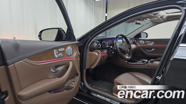 Mercedes-Benz E-Class 2018 — photo 13