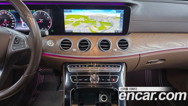 Mercedes-Benz E-Class 2018 — photo 19