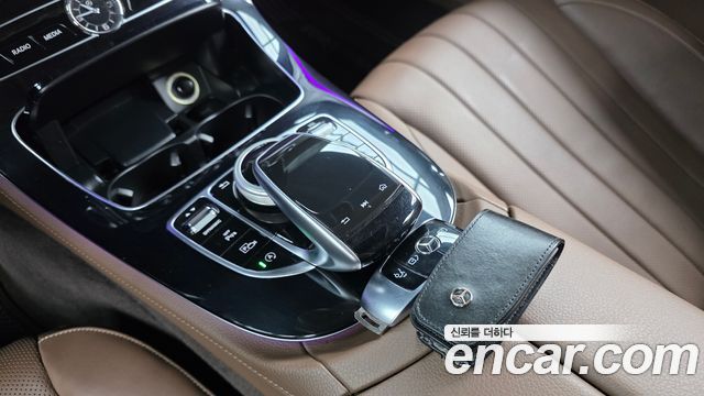 Mercedes-Benz E-Class 2018 — photo 24