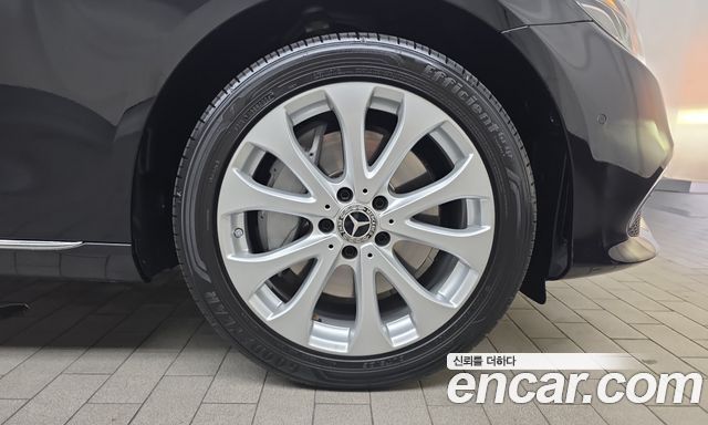 Mercedes-Benz E-Class 2018 — photo 7