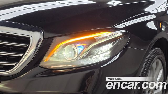 Mercedes-Benz E-Class 2018 — photo 8