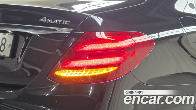 Mercedes-Benz E-Class 2018 — photo 9
