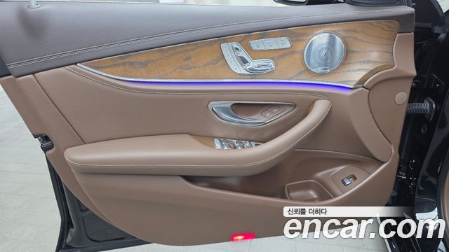 Mercedes-Benz E-Class 2018 — photo 14