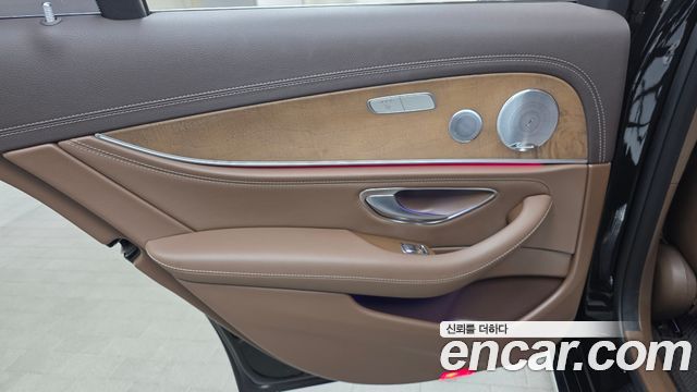 Mercedes-Benz E-Class 2018 — photo 15