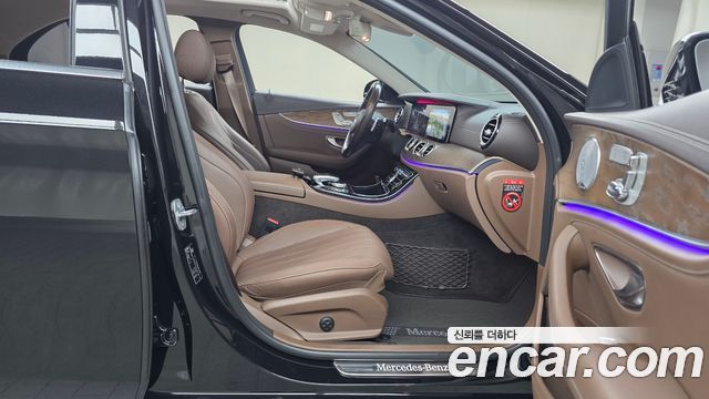 Mercedes-Benz E-Class 2018 — photo 16