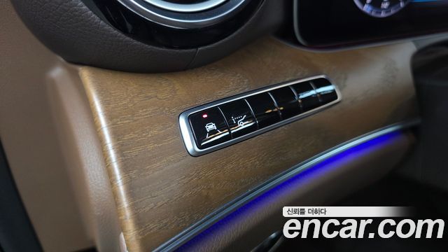 Mercedes-Benz E-Class 2018 — photo 29