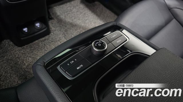 Kia K7 2020 — photo 31