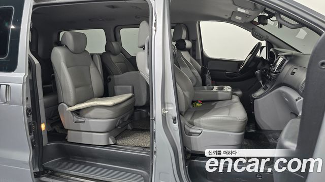 Hyundai Starex 2019 — photo 16