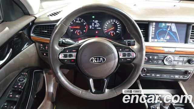Kia K7 2017 — photo 13